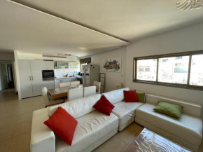 Beautiful 2-bedroom condo in the heart of Tel Aviv